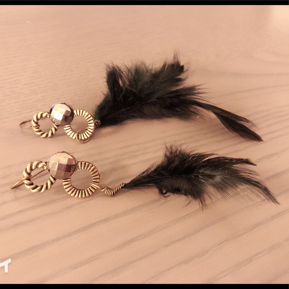 Retro 1920s style Feather ear drop